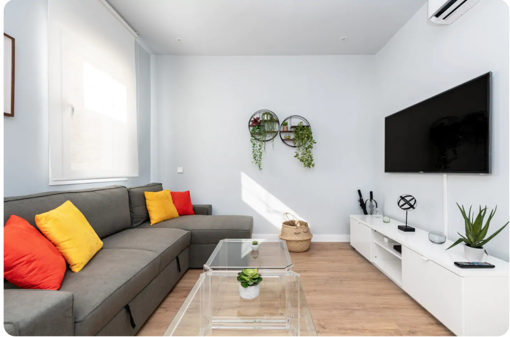 Apartamento moderno reformado 1 dormitorio 1 baño barrio Chamberí Madrid - Salón luminoso totalmente amueblado y equipado